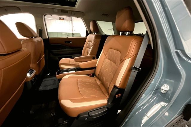 2026 Nissan Pathfinder Platinum 4WD - Captains Chairs and Cargo Pkgs