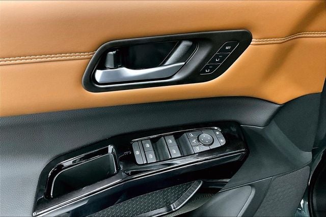 2026 Nissan Pathfinder Platinum 4WD - Captains Chairs and Cargo Pkgs