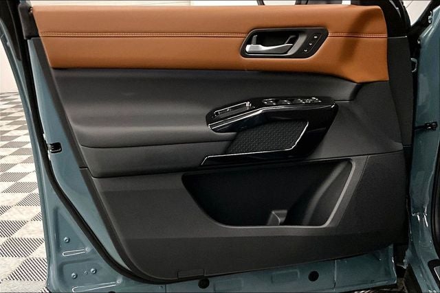 2026 Nissan Pathfinder Platinum 4WD - Captains Chairs and Cargo Pkgs