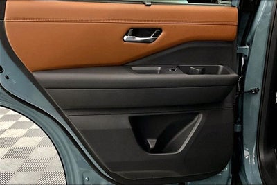 2026 Nissan Pathfinder Platinum 4WD - Captains Chairs and Cargo Pkgs