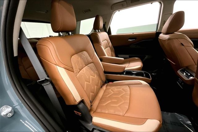 2026 Nissan Pathfinder Platinum 4WD - Captains Chairs and Cargo Pkgs