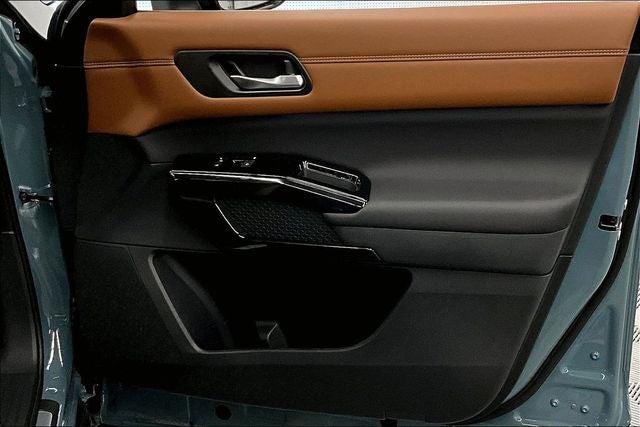 2026 Nissan Pathfinder Platinum 4WD - Captains Chairs and Cargo Pkgs