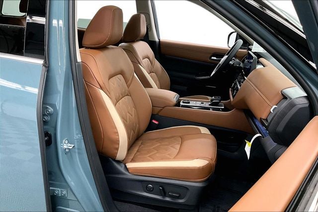 2026 Nissan Pathfinder Platinum 4WD - Captains Chairs and Cargo Pkgs