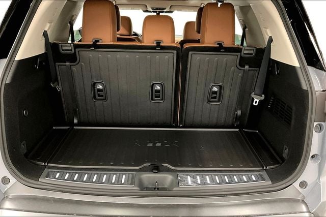 2026 Nissan Pathfinder Platinum 4WD - Accent, Captain Chairs, Lighting, Cargo Pkgs