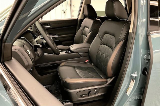 2026 Nissan Pathfinder Platinum 4WD - Captain Chairs and Cargo Packages