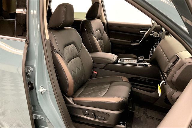 2026 Nissan Pathfinder Platinum 4WD - Captain Chairs and Cargo Packages