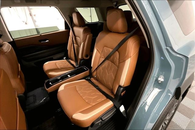 2026 Nissan Pathfinder Platinum 4WD - Accent, Captain Chairs, Lighting, Cargo Pkgs