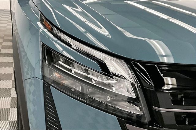 2026 Nissan Pathfinder Platinum 4WD - Accent, Captain Chairs, Lighting, Cargo Pkgs