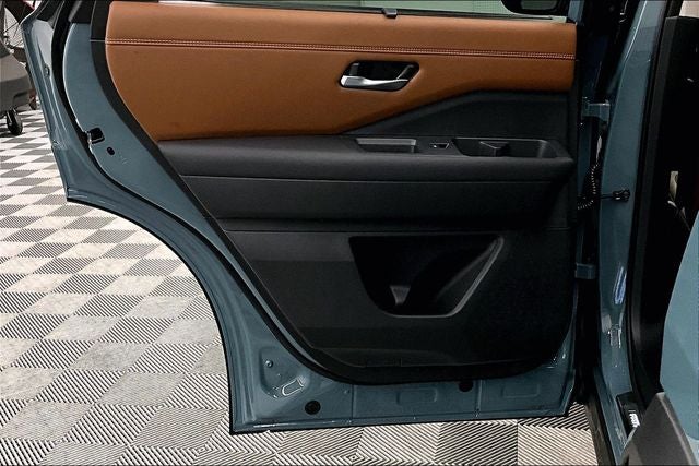 2026 Nissan Pathfinder Platinum 4WD - Accent, Captain Chairs, Lighting, Cargo Pkgs