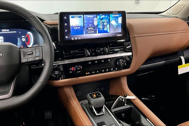 2026 Nissan Pathfinder Platinum 4WD - Accent, Captain Chairs, Lighting, Cargo Pkgs