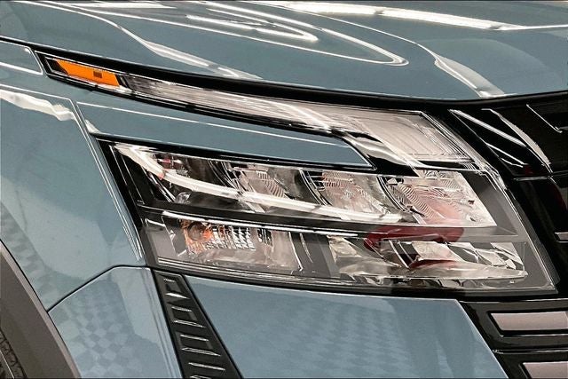 2026 Nissan Pathfinder Platinum 4WD - Accent, Captain Chairs, Lighting, Cargo Pkgs