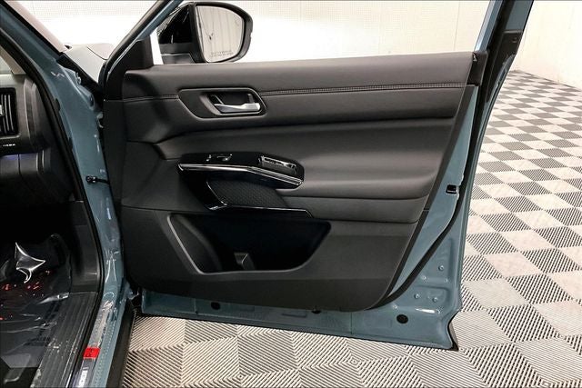 2026 Nissan Pathfinder Platinum 4WD - Accent, Captain Chairs, Lighting, Cargo Pkgs