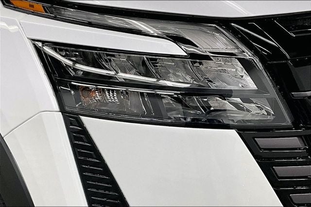 2026 Nissan Pathfinder Platinum 4WD - Captain Chairs and Cargo Packages