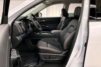 2026 Nissan Pathfinder Platinum 4WD - Captain Chairs, Accent, Cargo, Lighting Pkgs