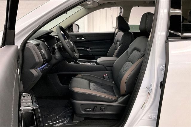 2026 Nissan Pathfinder Platinum 4WD - Captain Chairs, Accent, Cargo, Lighting Pkgs