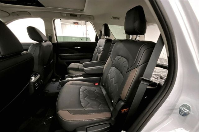 2026 Nissan Pathfinder Platinum 4WD - Captain Chairs, Accent, Cargo, Lighting Pkgs