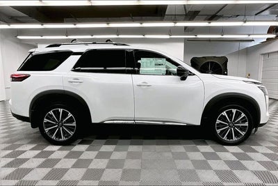 2026 Nissan Pathfinder Platinum 4WD - Captain Chairs, Accent, Cargo, Lighting Pkgs