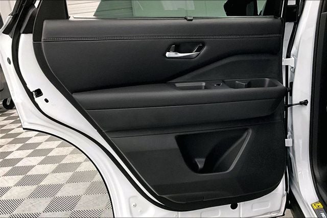 2026 Nissan Pathfinder Platinum 4WD - Captain Chairs, Accent, Cargo, Lighting Pkgs