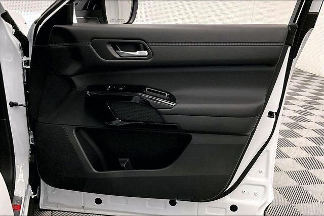 2026 Nissan Pathfinder Platinum 4WD - Captain Chairs, Accent, Cargo, Lighting Pkgs