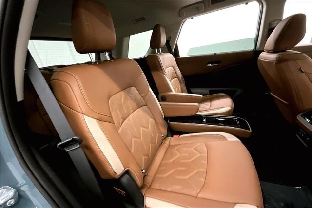 2026 Nissan Pathfinder Platinum 4WD - Captain Chairs, Accent, Lighting, Cargo Pkgs