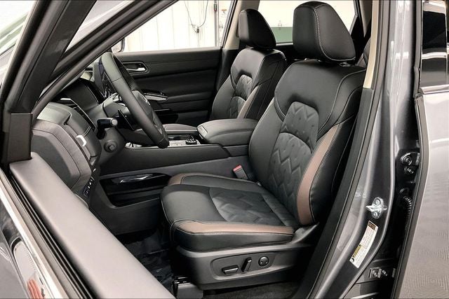 2026 Nissan Pathfinder Platinum 4WD - Captain Chairs and Cargo Packages