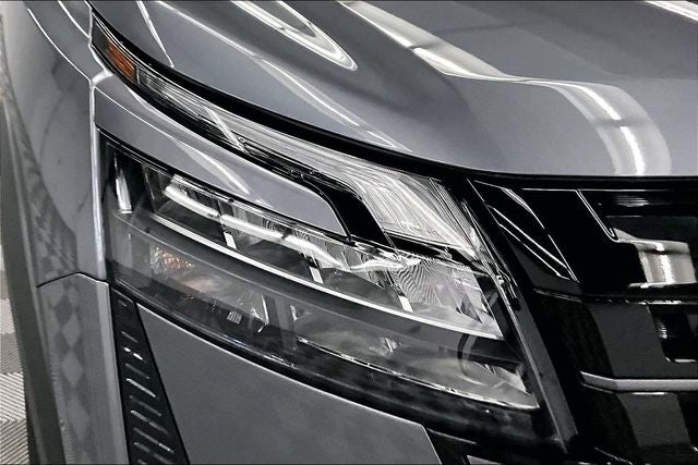 2026 Nissan Pathfinder Platinum 4WD - Captain Chairs and Cargo Packages