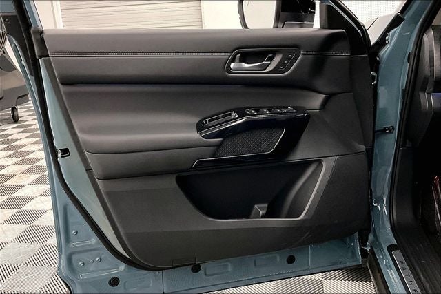 2026 Nissan Pathfinder Platinum 4WD - Captain Chairs and Cargo Packages
