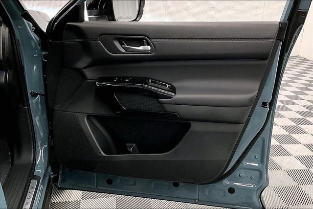 2026 Nissan Pathfinder Platinum 4WD - Captain Chairs and Cargo Packages