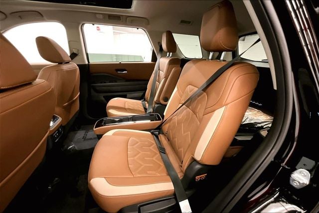 2026 Nissan Pathfinder Platinum 4WD - Captain Chairs, Accent, Lighting, Cargo Pkgs
