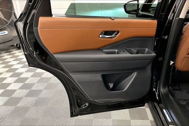 2026 Nissan Pathfinder Platinum 4WD - Captain Chairs, Accent, Lighting, Cargo Pkgs