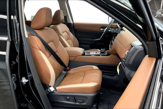 2026 Nissan Pathfinder Platinum 4WD - Captain Chairs, Accent, Lighting, Cargo Pkgs