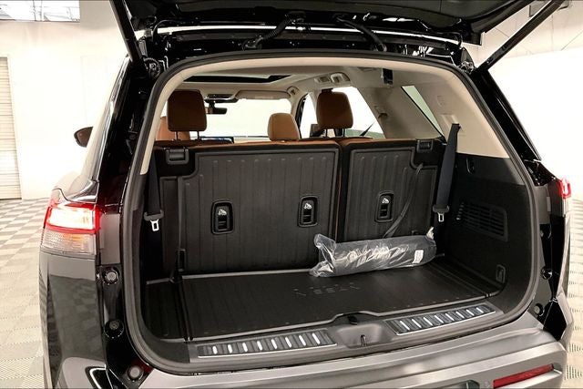 2026 Nissan Pathfinder Platinum 4WD - Captain Chairs, Accent, Lighting, Cargo Pkgs