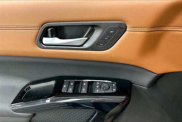 2026 Nissan Pathfinder Platinum 4WD - Captain Chairs and Cargo Packages