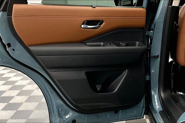 2026 Nissan Pathfinder Platinum 4WD - Captain Chairs and Cargo Packages