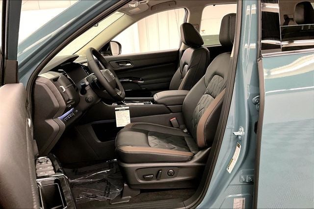 2026 Nissan Pathfinder Platinum 4WD - Captain Chairs, Accent, Cargo, Lighting Pkgs