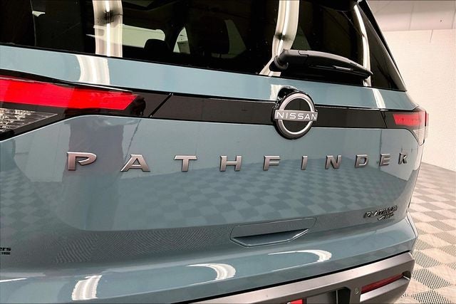 2026 Nissan Pathfinder Platinum 4WD - Captain Chairs, Accent, Cargo, Lighting Pkgs