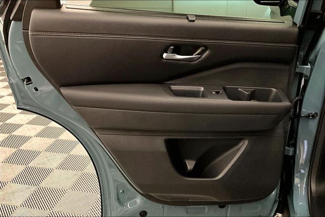 2026 Nissan Pathfinder Platinum 4WD - Captain Chairs, Accent, Cargo, Lighting Pkgs