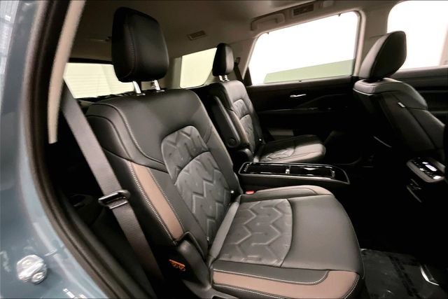2026 Nissan Pathfinder Platinum 4WD - Captain Chairs, Accent, Cargo, Lighting Pkgs