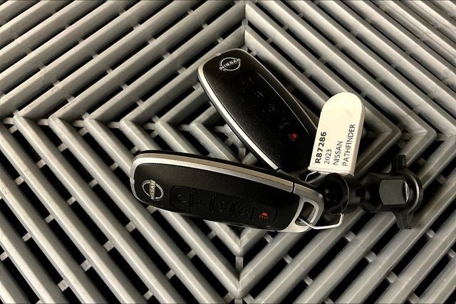 2023 Nissan Pathfinder Platinum 4x4 - Pano Roof - Htd/Cooled Leather