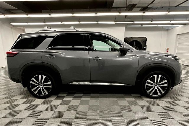 2023 Nissan Pathfinder Platinum 4x4 - Pano Roof - Htd/Cooled Leather
