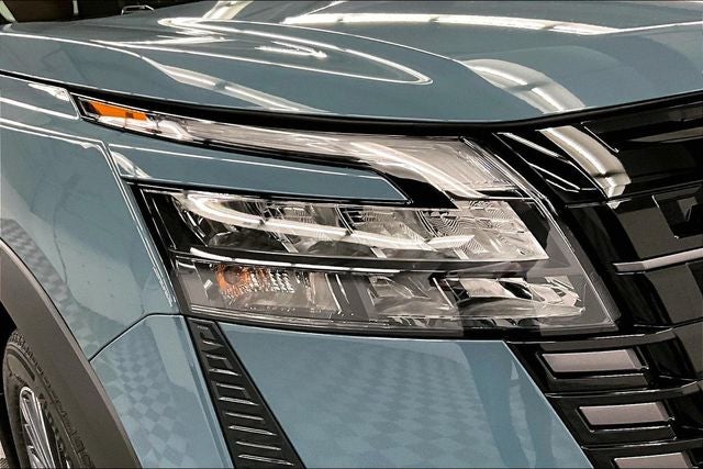 2026 Nissan Pathfinder Platinum 4WD - Captain Chairs and Cargo Packages