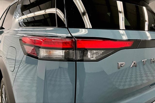 2026 Nissan Pathfinder Platinum 4WD - Captain Chairs and Cargo Packages