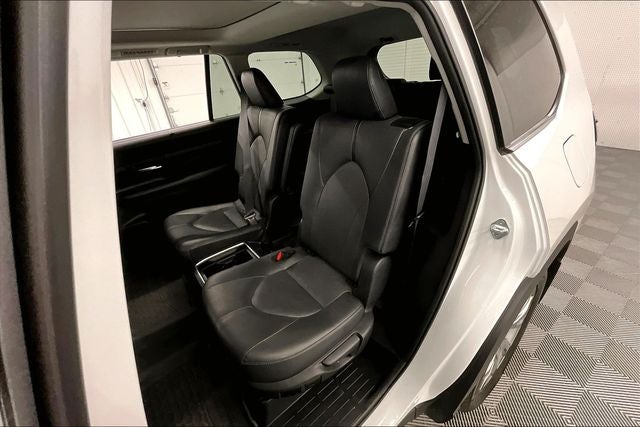 2024 Toyota Grand Highlander XLE AWD-Pano Roof-Adaptive Cruise-Htd/Cooled Leather