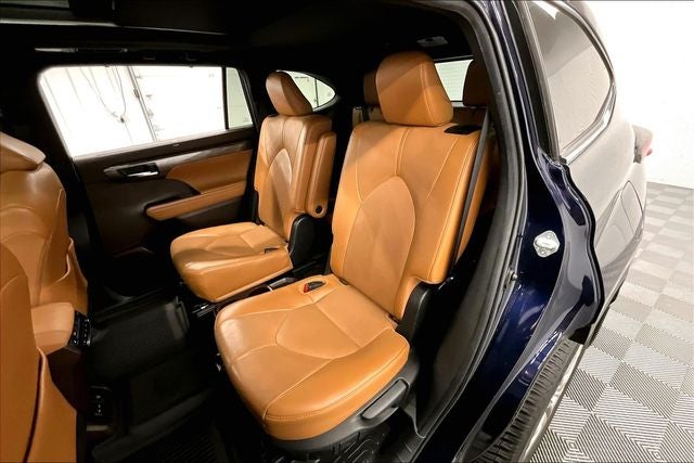 2022 Toyota Highlander Platinum AWD - Pano Roof - Htd/Cooled Leather