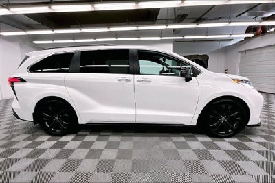 2022 Toyota Sienna XSE Sunroof-Adaptive Cruise-Htd Seats