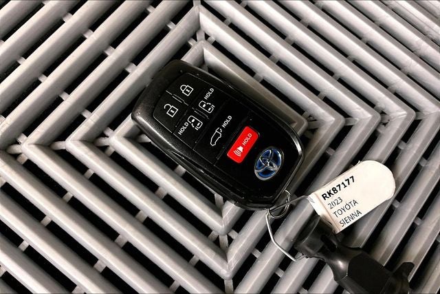 2023 Toyota Sienna XSE 8 Passenger