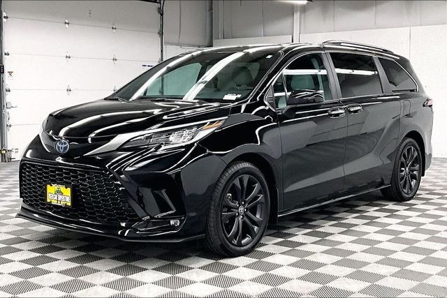 2023 Toyota Sienna XSE 8 Passenger