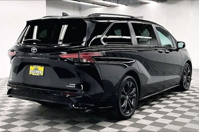 2023 Toyota Sienna XSE 8 Passenger