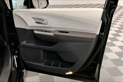 2023 Toyota Sienna XSE 8 Passenger