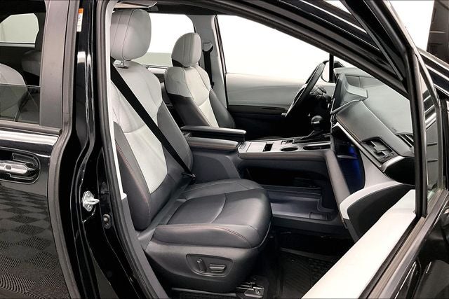 2023 Toyota Sienna XSE 8 Passenger